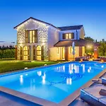 Kamenica Villa *