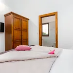 Kamenica Villa