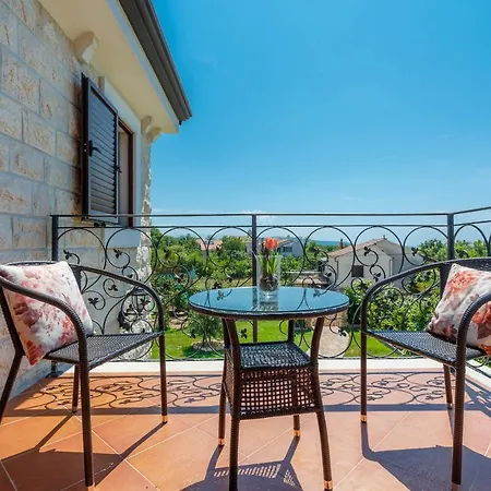 Kamenica Villa *