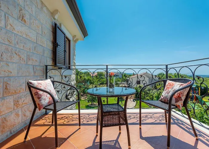 Kamenica Villa *