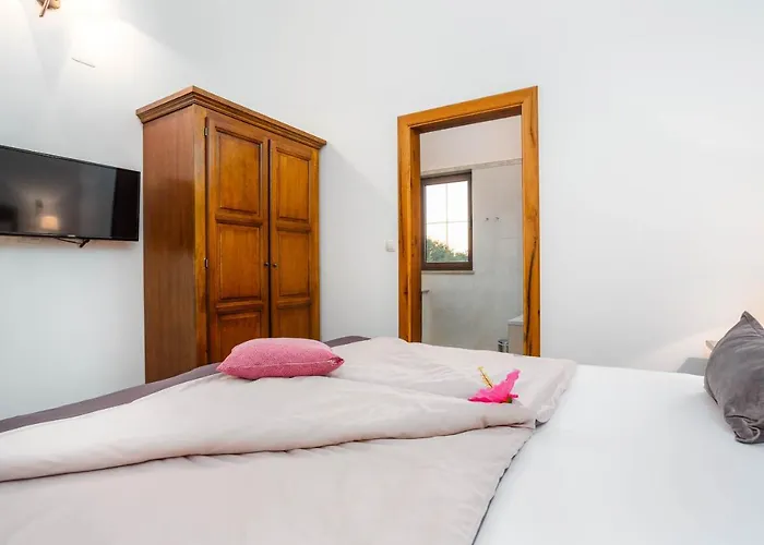 Kamenica Villa