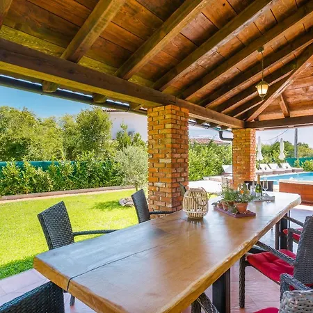 וילה Kamenica Kras