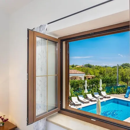 Kamenica וילה Kras